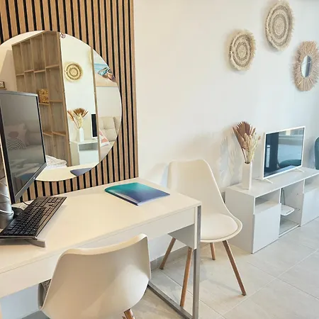 Wave & Sea Апартаменты *